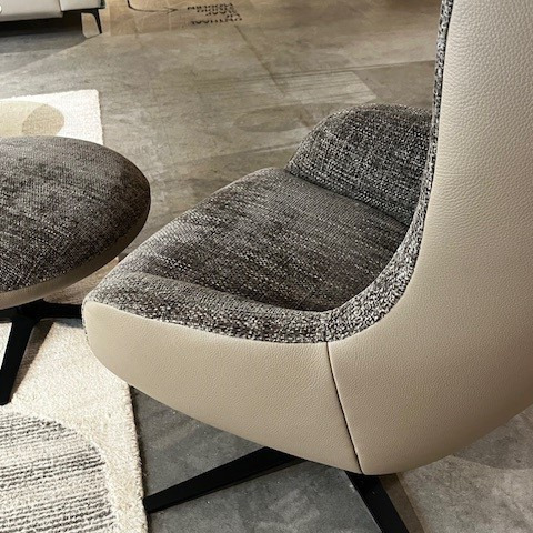 Mecam Gilbert DV8 fauteuil in stof met voetbank/poef - 5